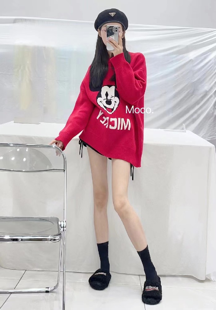 圆领毛衣